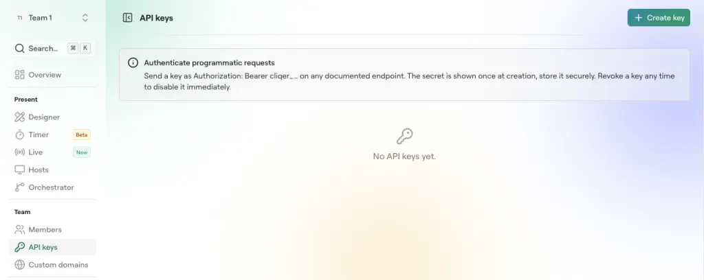 Die Seite API-Schlüssel im Dashboard, unter Team in der Seitenleiste, mit der Schaltfläche „Schlüssel erstellen“ und einem Hinweis zum Senden eines Schlüssels als Bearer-Token