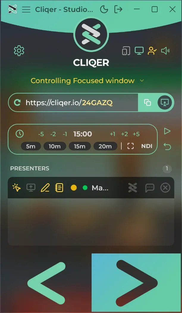 The Classic layout on Windows: Controlling Focused window, the room link, the timer, one presenter and the Previous slide and Next slide buttons